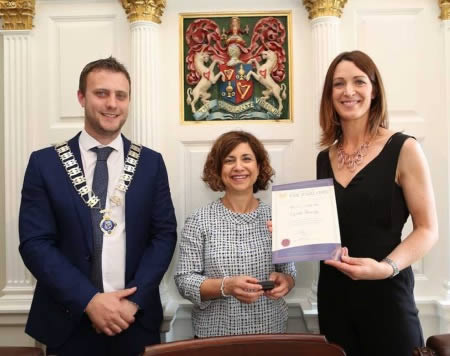 Prentation of a Step1 Certificate to an Association of Fine Jewellers course candidate