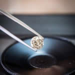 The majority of gemstones and diamonds examined, are set in jewellery. Loose gems are also valued